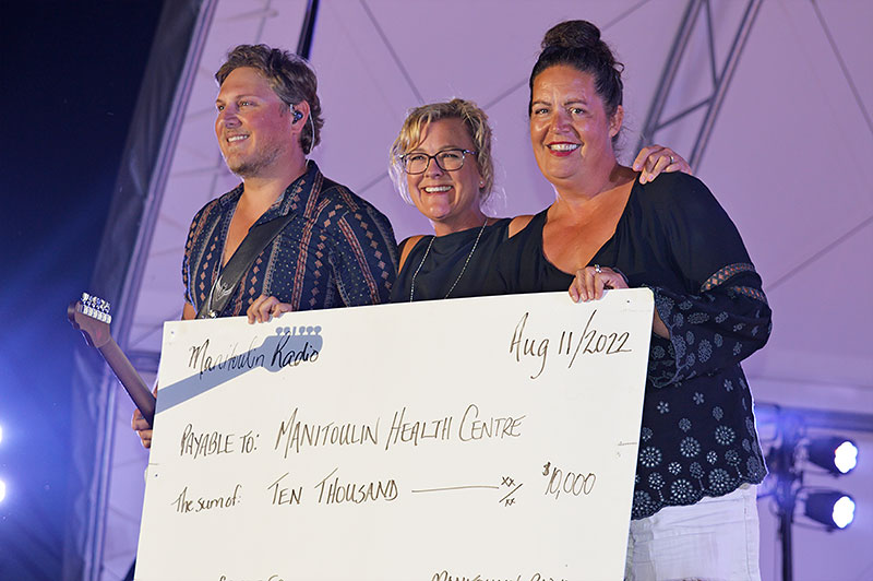 Manitoulin Radio Communication/ Manitoulin Country Fest Donates $10,000 to the Manitoulin Health Centre